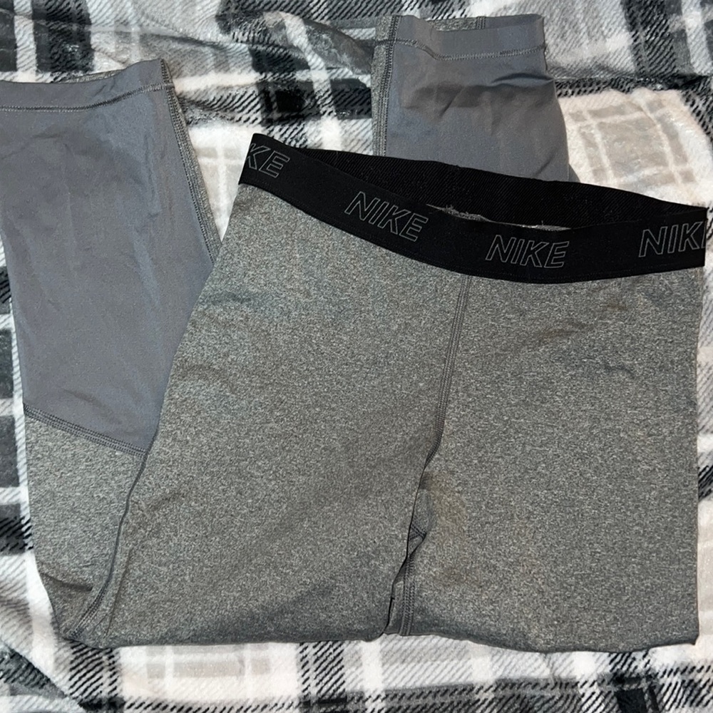 Nike Medium Gray Cropped Leggings